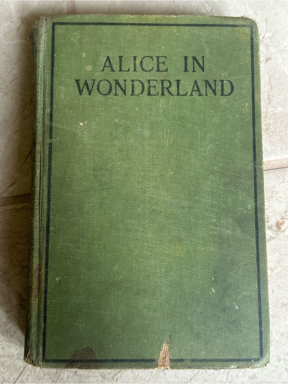 Vintage Alice in Wonderland & Through the Looking Glass World Publishing Compan